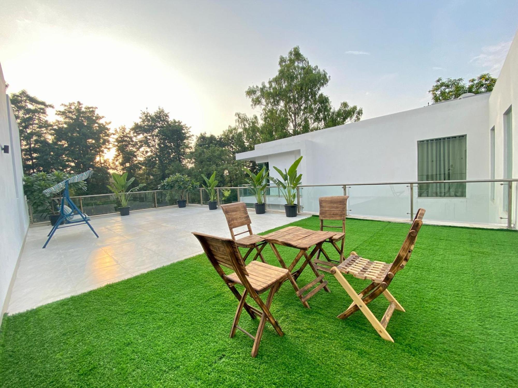 Karma Lakelands, Gurugram Gurgaon Esterno foto